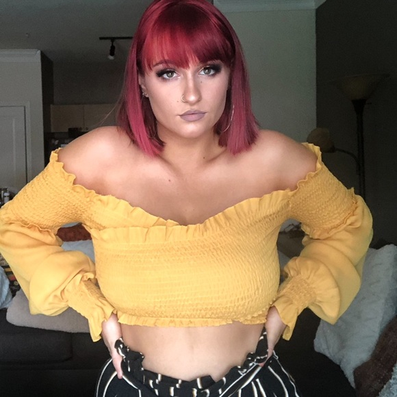 🌻 🌼 YELLOW CROP TOP 🌼🌻 - Picture 3 of 6